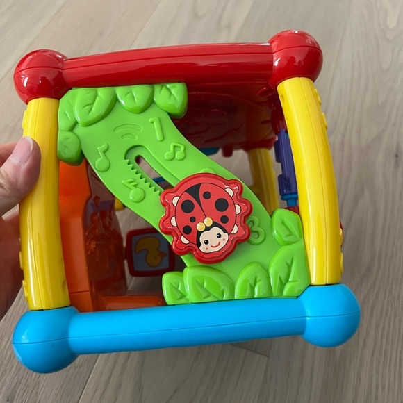vtech Busy Learners Activity Cube - Picture 4 of 7
